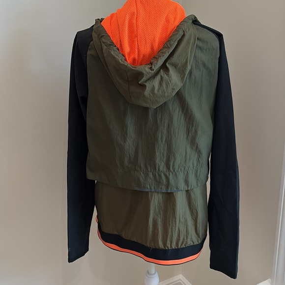 Russell Athletic Green and Black Windbreaker with Hood. Small - Picture 4 of 12